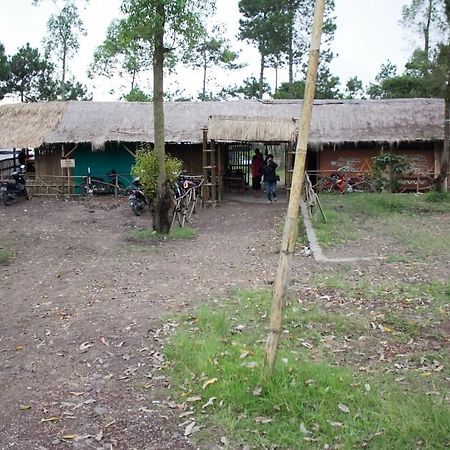 Papandayan Camping Ground Hotell Cileuleuy Exteriör bild